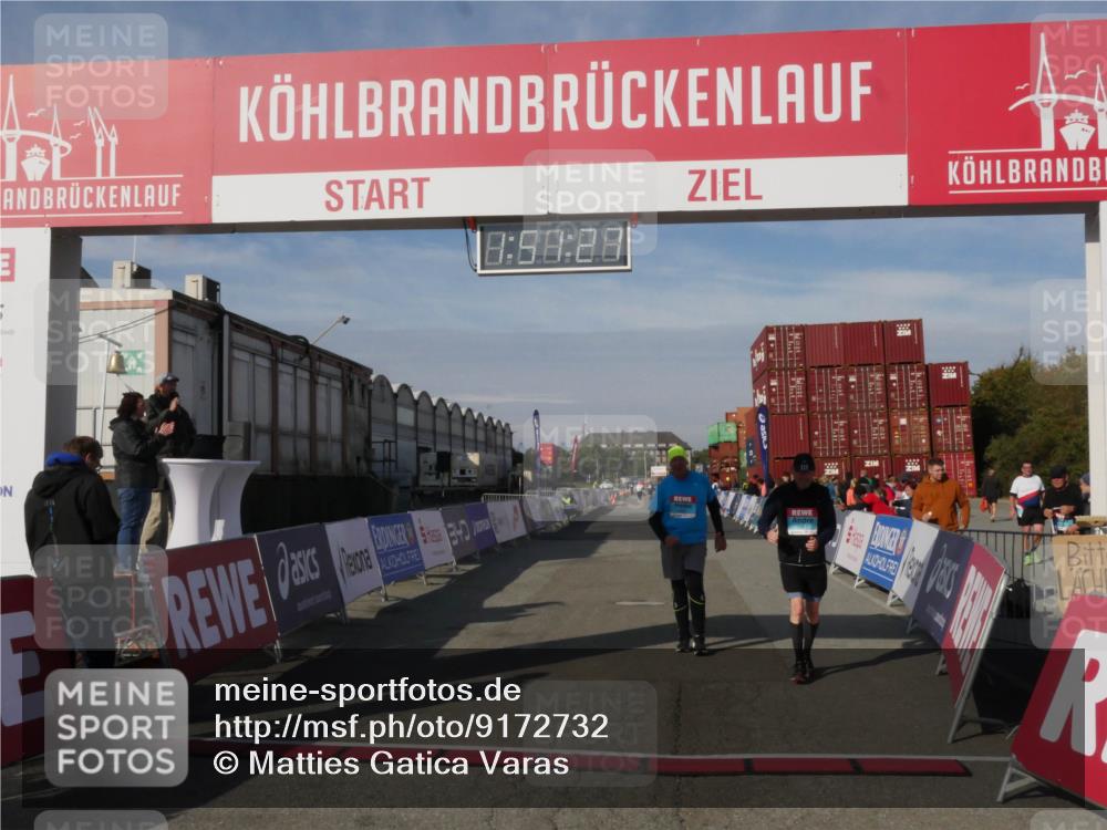 03.10.2025 - Köhlbrandbrückenlauf Matties Gatica Varas http://msf.ph/oto/9172732 03.10.2025 10:51:29 Ziel 2647, 2664, 2669 meine-sportfotos.de