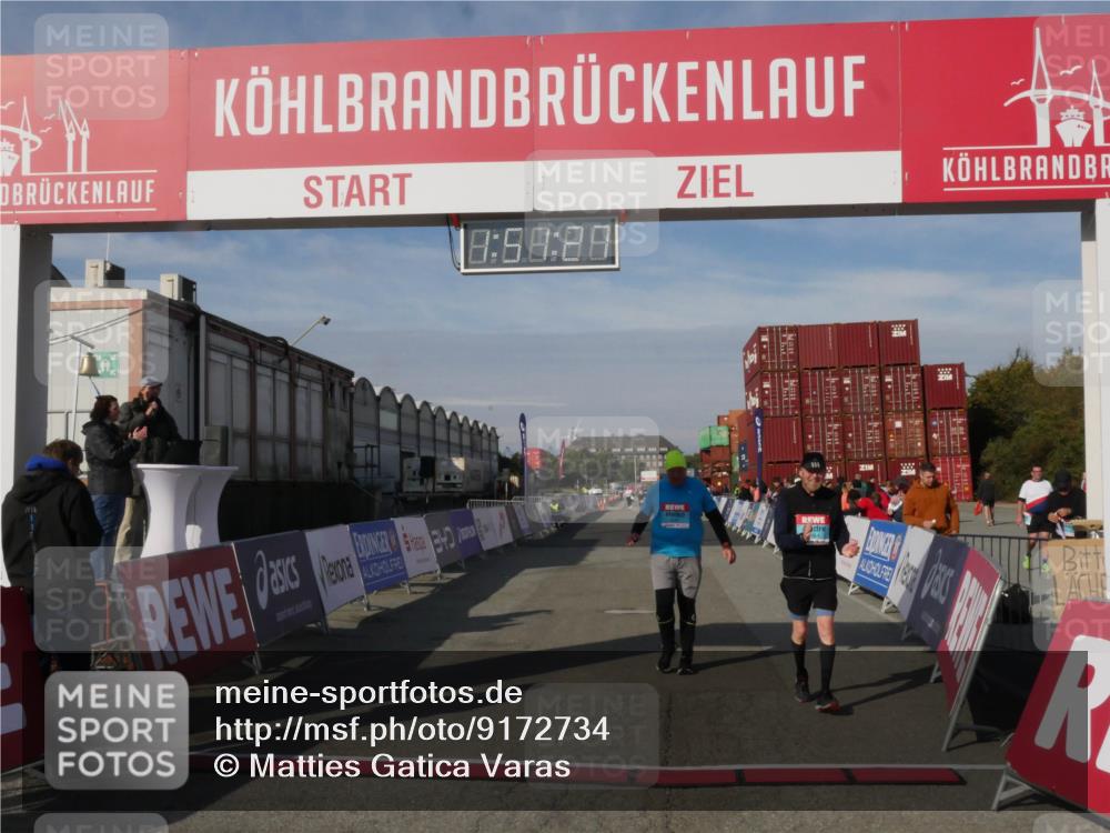 03.10.2025 - Köhlbrandbrückenlauf Matties Gatica Varas http://msf.ph/oto/9172734 03.10.2025 10:51:29 Ziel 2647, 2664, 2669 meine-sportfotos.de