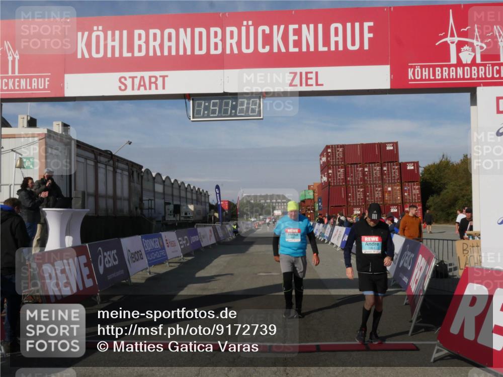 03.10.2025 - Köhlbrandbrückenlauf Matties Gatica Varas http://msf.ph/oto/9172739 03.10.2025 10:51:30 Ziel 2647, 2664, 2669 meine-sportfotos.de