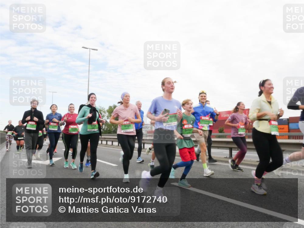03.10.2025 - Köhlbrandbrückenlauf Matties Gatica Varas http://msf.ph/oto/9172740 03.10.2025 15:22:09 Position 3  meine-sportfotos.de