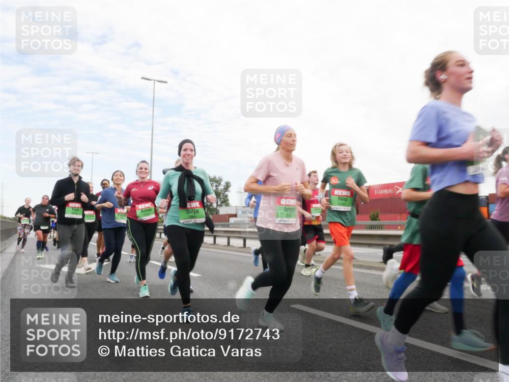 03.10.2025 - Köhlbrandbrückenlauf Matties Gatica Varas http://msf.ph/oto/9172743 03.10.2025 15:22:09 Position 3  meine-sportfotos.de