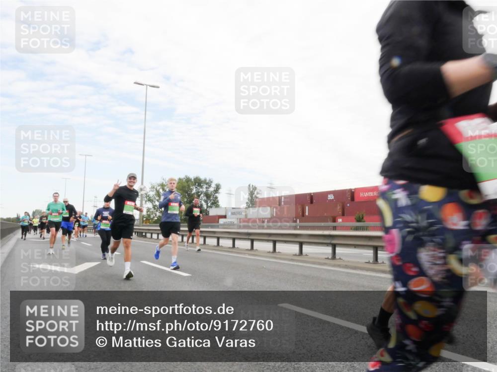 03.10.2025 - Köhlbrandbrückenlauf Matties Gatica Varas http://msf.ph/oto/9172760 03.10.2025 15:22:14 Position 3  meine-sportfotos.de
