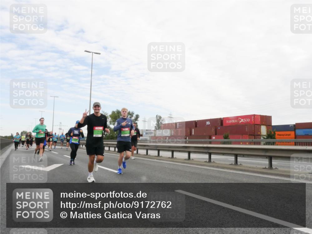 03.10.2025 - Köhlbrandbrückenlauf Matties Gatica Varas http://msf.ph/oto/9172762 03.10.2025 15:22:14 Position 3  meine-sportfotos.de