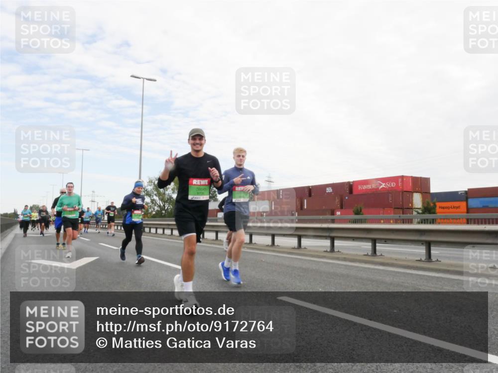 03.10.2025 - Köhlbrandbrückenlauf Matties Gatica Varas http://msf.ph/oto/9172764 03.10.2025 15:22:15 Position 3 9735 meine-sportfotos.de