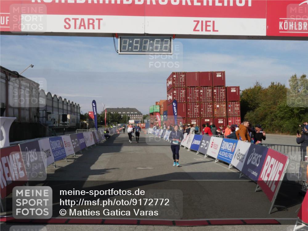 03.10.2025 - Köhlbrandbrückenlauf Matties Gatica Varas http://msf.ph/oto/9172772 03.10.2025 10:51:54 Ziel 3474, 3477, 3776 meine-sportfotos.de