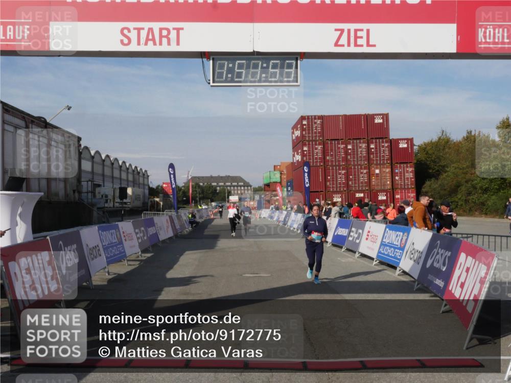 03.10.2025 - Köhlbrandbrückenlauf Matties Gatica Varas http://msf.ph/oto/9172775 03.10.2025 10:51:55 Ziel 3474, 3477, 3776 meine-sportfotos.de