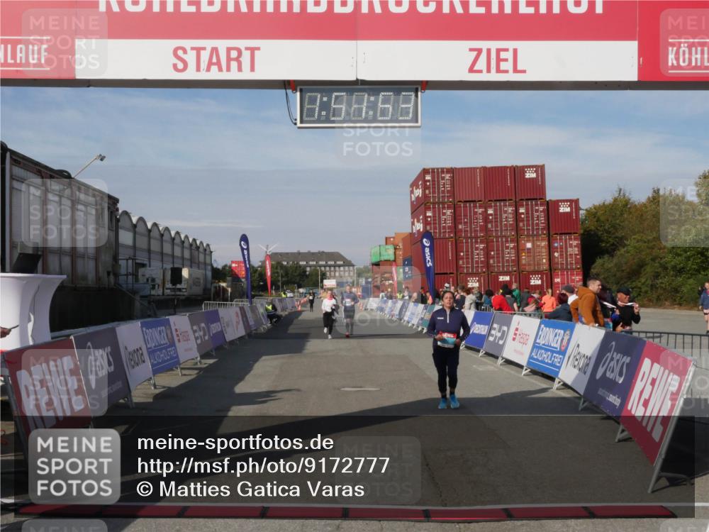 03.10.2025 - Köhlbrandbrückenlauf Matties Gatica Varas http://msf.ph/oto/9172777 03.10.2025 10:51:55 Ziel 3474, 3477, 3776 meine-sportfotos.de
