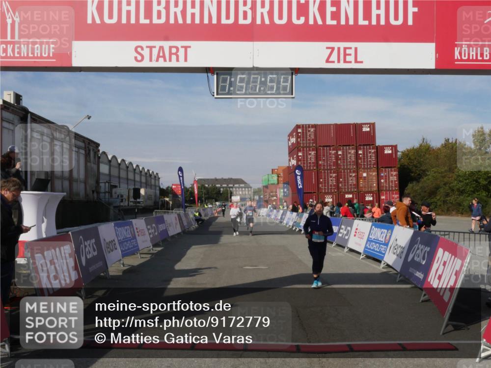 03.10.2025 - Köhlbrandbrückenlauf Matties Gatica Varas http://msf.ph/oto/9172779 03.10.2025 10:51:56 Ziel 3474, 3477, 3776 meine-sportfotos.de