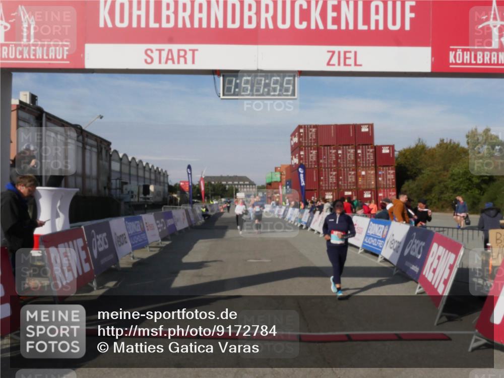 03.10.2025 - Köhlbrandbrückenlauf Matties Gatica Varas http://msf.ph/oto/9172784 03.10.2025 10:51:57 Ziel 3474, 3477, 3776 meine-sportfotos.de