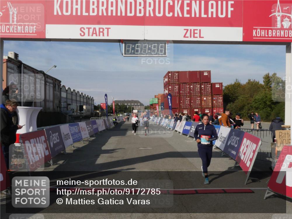 03.10.2025 - Köhlbrandbrückenlauf Matties Gatica Varas http://msf.ph/oto/9172785 03.10.2025 10:51:57 Ziel 3474, 3477, 3776 meine-sportfotos.de