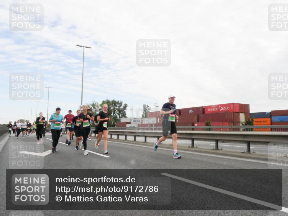 03.10.2025 - Köhlbrandbrückenlauf Matties Gatica Varas http://msf.ph/oto/9172786 03.10.2025 15:22:20 Position 3  meine-sportfotos.de