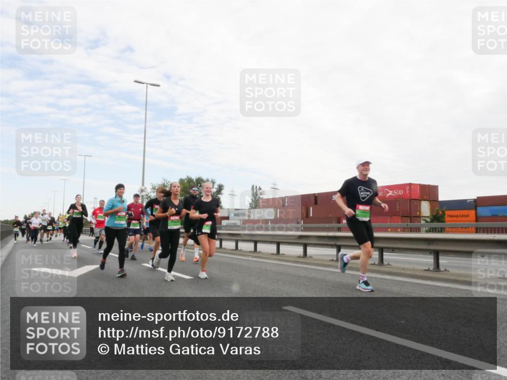 03.10.2025 - Köhlbrandbrückenlauf Matties Gatica Varas http://msf.ph/oto/9172788 03.10.2025 15:22:21 Position 3  meine-sportfotos.de