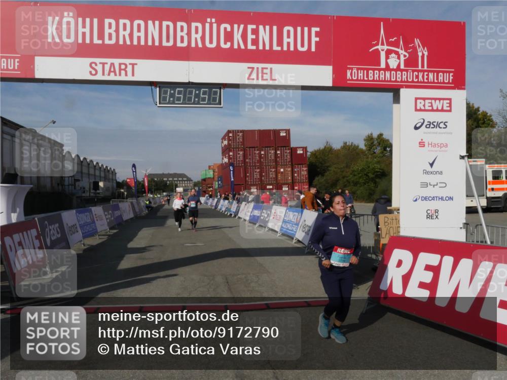 03.10.2025 - Köhlbrandbrückenlauf Matties Gatica Varas http://msf.ph/oto/9172790 03.10.2025 10:51:59 Ziel 2367, 3474, 3477 meine-sportfotos.de