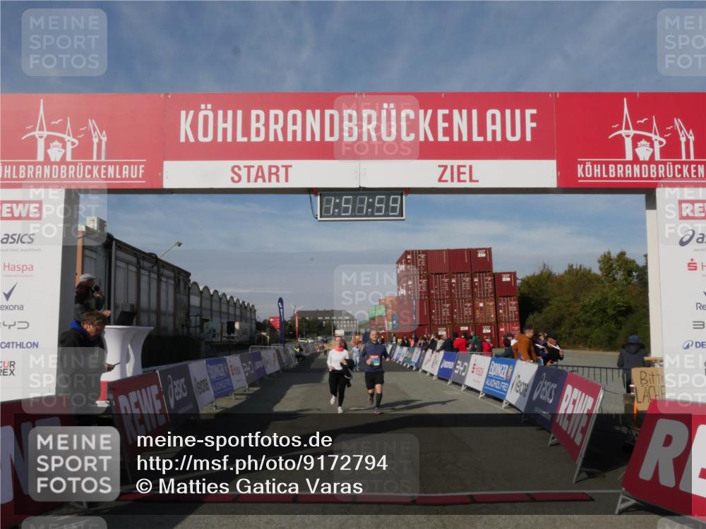 03.10.2025 - Köhlbrandbrückenlauf Matties Gatica Varas http://msf.ph/oto/9172794 03.10.2025 10:52:01 Ziel 2367, 3474, 3477 meine-sportfotos.de