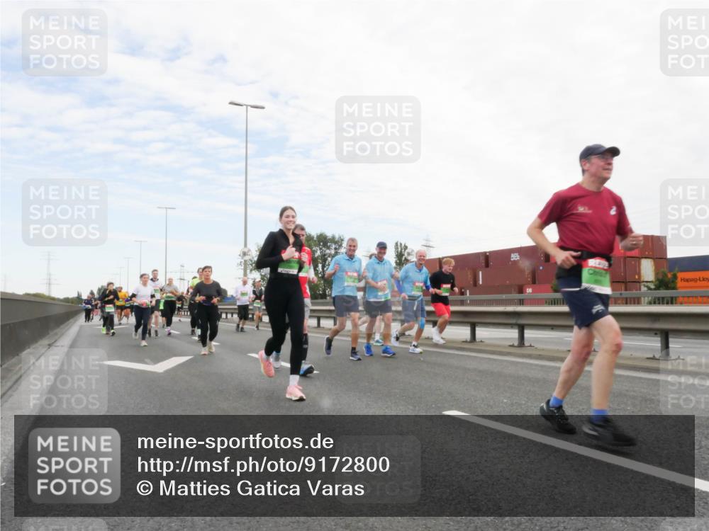 03.10.2025 - Köhlbrandbrückenlauf Matties Gatica Varas http://msf.ph/oto/9172800 03.10.2025 15:22:24 Position 3  meine-sportfotos.de