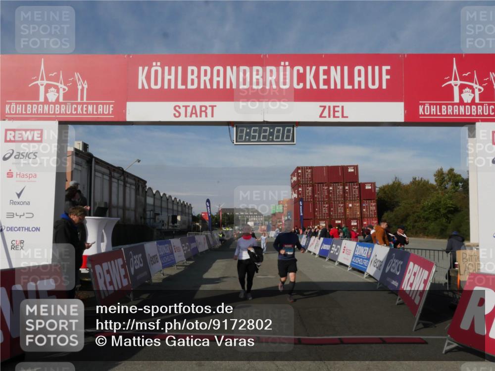 03.10.2025 - Köhlbrandbrückenlauf Matties Gatica Varas http://msf.ph/oto/9172802 03.10.2025 10:52:02 Ziel 2367, 3474, 3477 meine-sportfotos.de