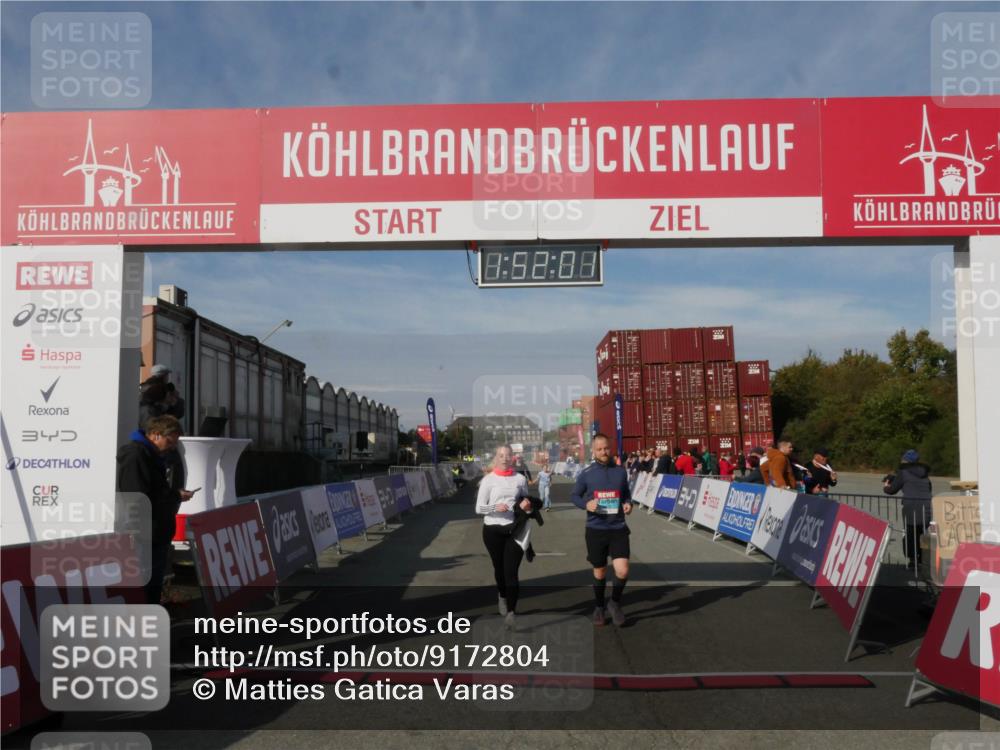 03.10.2025 - Köhlbrandbrückenlauf Matties Gatica Varas http://msf.ph/oto/9172804 03.10.2025 10:52:03 Ziel 2367, 3474, 3477 meine-sportfotos.de