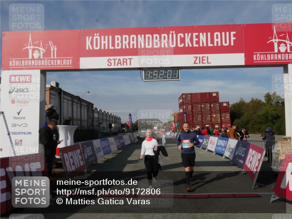03.10.2025 - Köhlbrandbrückenlauf Matties Gatica Varas http://msf.ph/oto/9172806 03.10.2025 10:52:03 Ziel 2367, 3474, 3477 meine-sportfotos.de