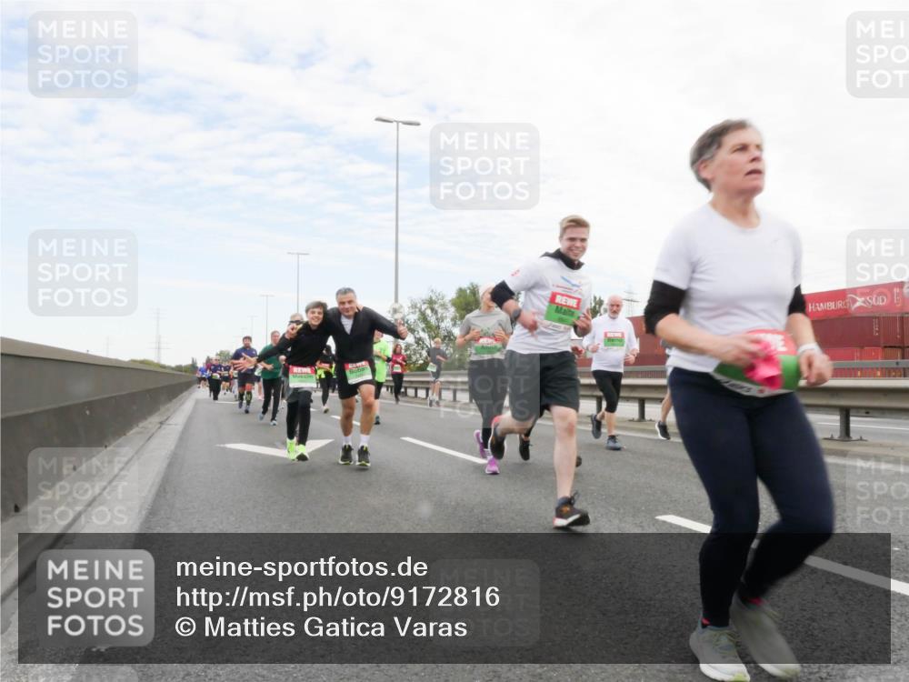 03.10.2025 - Köhlbrandbrückenlauf Matties Gatica Varas http://msf.ph/oto/9172816 03.10.2025 15:22:28 Position 3  meine-sportfotos.de