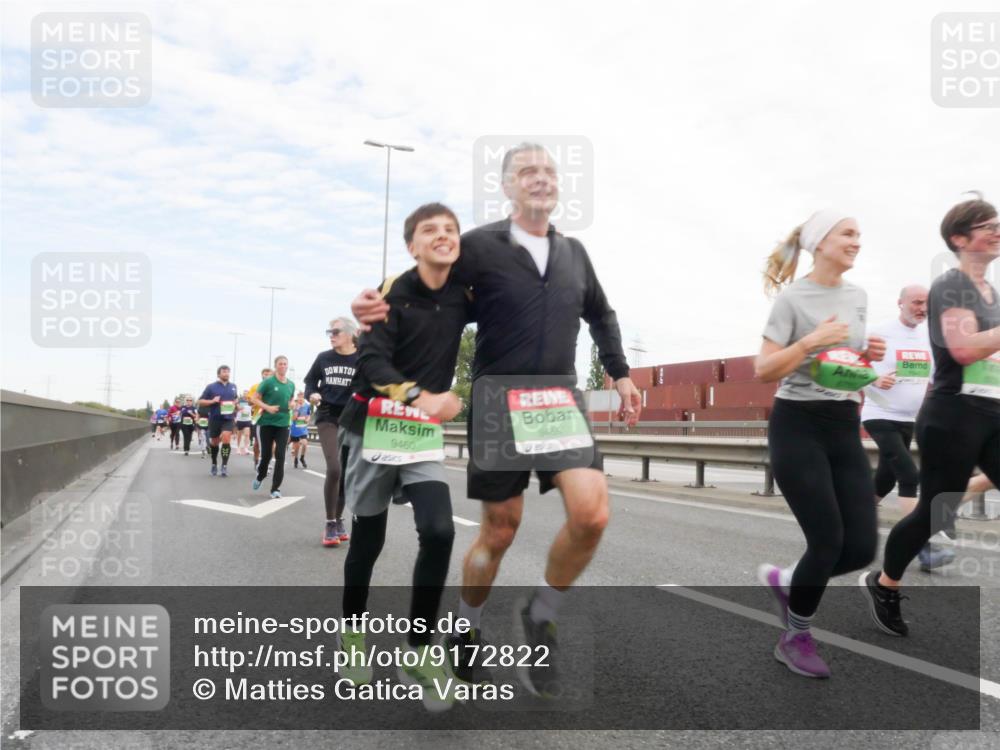 03.10.2025 - Köhlbrandbrückenlauf Matties Gatica Varas http://msf.ph/oto/9172822 03.10.2025 15:22:29 Position 3 1, 9480, 9459 meine-sportfotos.de