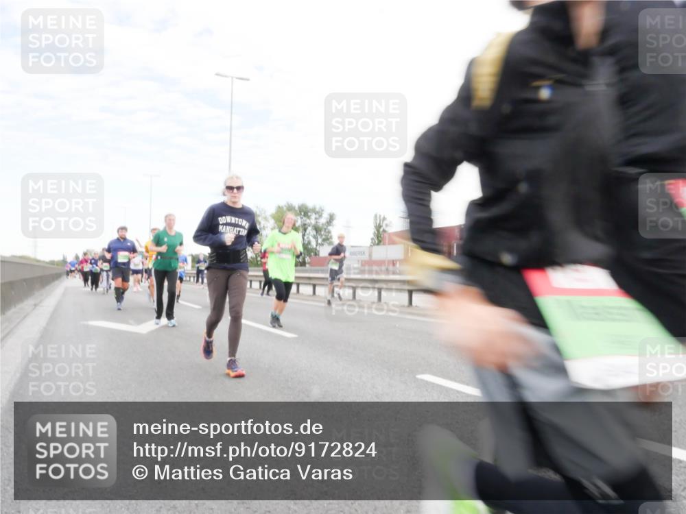 03.10.2025 - Köhlbrandbrückenlauf Matties Gatica Varas http://msf.ph/oto/9172824 03.10.2025 15:22:30 Position 3  meine-sportfotos.de