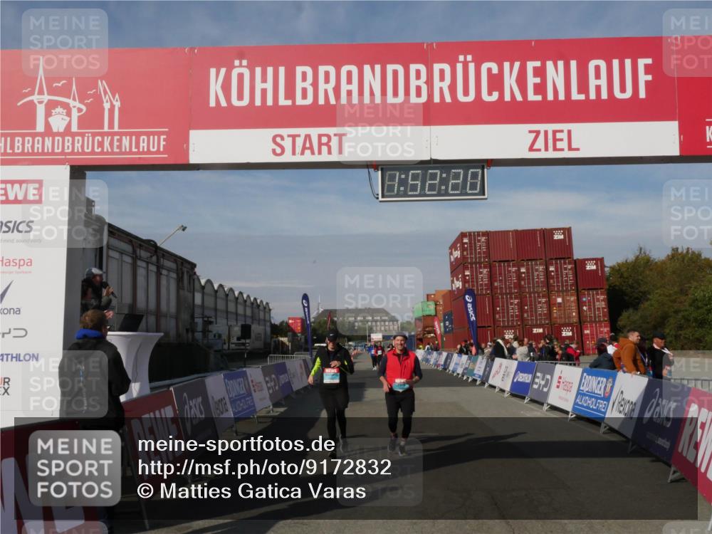 03.10.2025 - Köhlbrandbrückenlauf Matties Gatica Varas http://msf.ph/oto/9172832 03.10.2025 10:52:22 Ziel 2607, 2643 meine-sportfotos.de