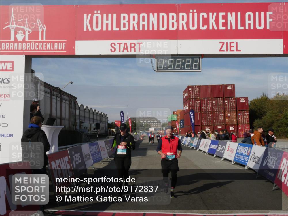 03.10.2025 - Köhlbrandbrückenlauf Matties Gatica Varas http://msf.ph/oto/9172837 03.10.2025 10:52:24 Ziel 2607, 2643 meine-sportfotos.de