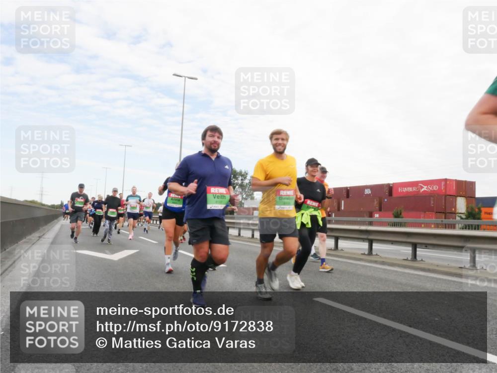 03.10.2025 - Köhlbrandbrückenlauf Matties Gatica Varas http://msf.ph/oto/9172838 03.10.2025 15:22:33 Position 3 200 meine-sportfotos.de