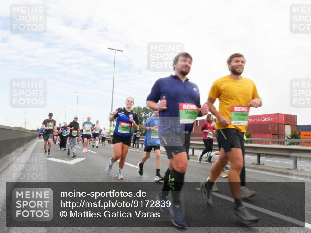 03.10.2025 - Köhlbrandbrückenlauf Matties Gatica Varas http://msf.ph/oto/9172839 03.10.2025 15:22:34 Position 3  meine-sportfotos.de