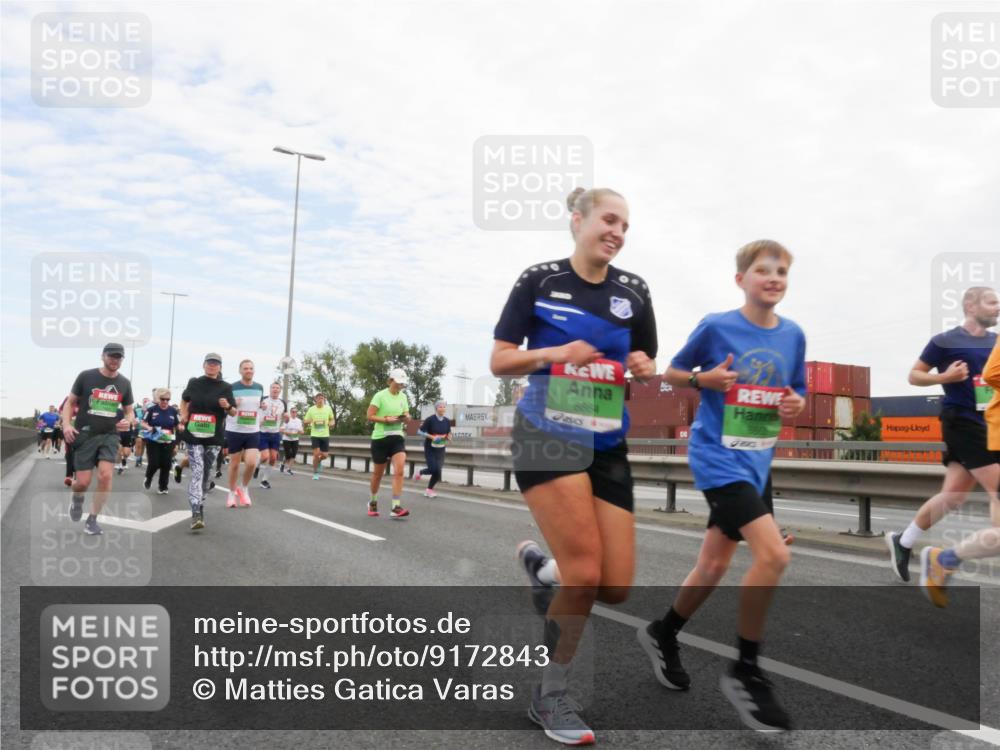 03.10.2025 - Köhlbrandbrückenlauf Matties Gatica Varas http://msf.ph/oto/9172843 03.10.2025 15:22:34 Position 3 8864 meine-sportfotos.de