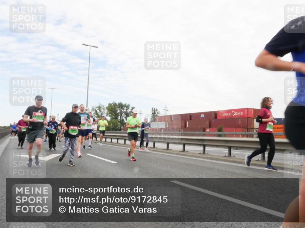 03.10.2025 - Köhlbrandbrückenlauf Matties Gatica Varas http://msf.ph/oto/9172845 03.10.2025 15:22:35 Position 3  meine-sportfotos.de