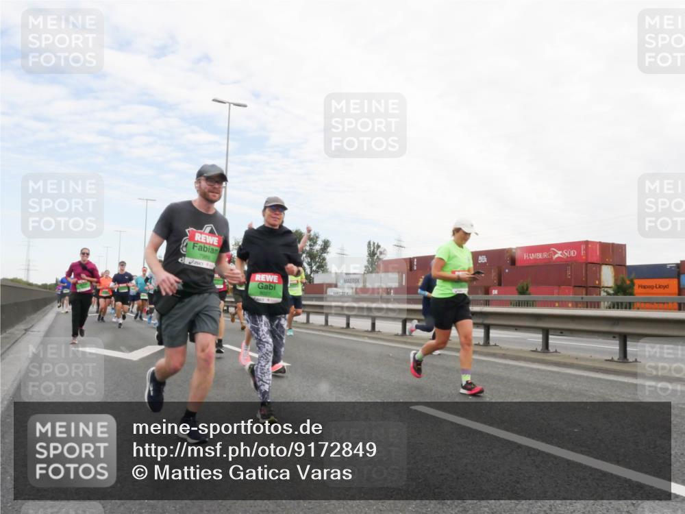 03.10.2025 - Köhlbrandbrückenlauf Matties Gatica Varas http://msf.ph/oto/9172849 03.10.2025 15:22:36 Position 3 7989 meine-sportfotos.de