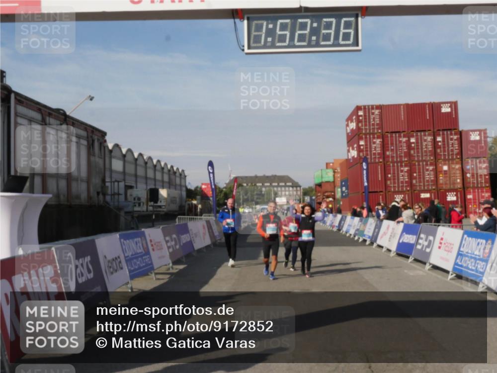 03.10.2025 - Köhlbrandbrückenlauf Matties Gatica Varas http://msf.ph/oto/9172852 03.10.2025 10:52:38 Ziel 2132, 2357, 2490, 2623 meine-sportfotos.de