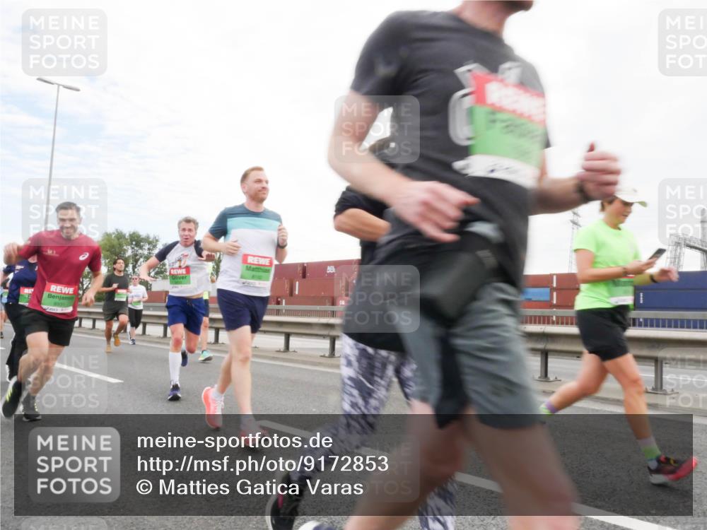 03.10.2025 - Köhlbrandbrückenlauf Matties Gatica Varas http://msf.ph/oto/9172853 03.10.2025 15:22:37 Position 3 8931 meine-sportfotos.de