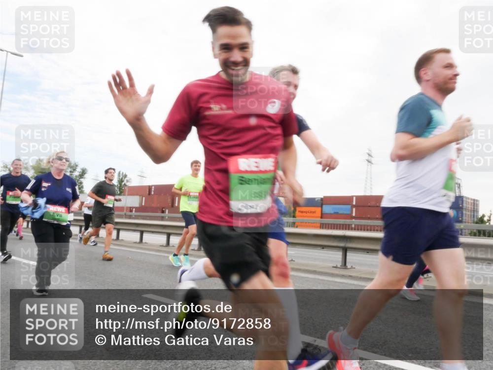 03.10.2025 - Köhlbrandbrückenlauf Matties Gatica Varas http://msf.ph/oto/9172858 03.10.2025 15:22:38 Position 3  meine-sportfotos.de