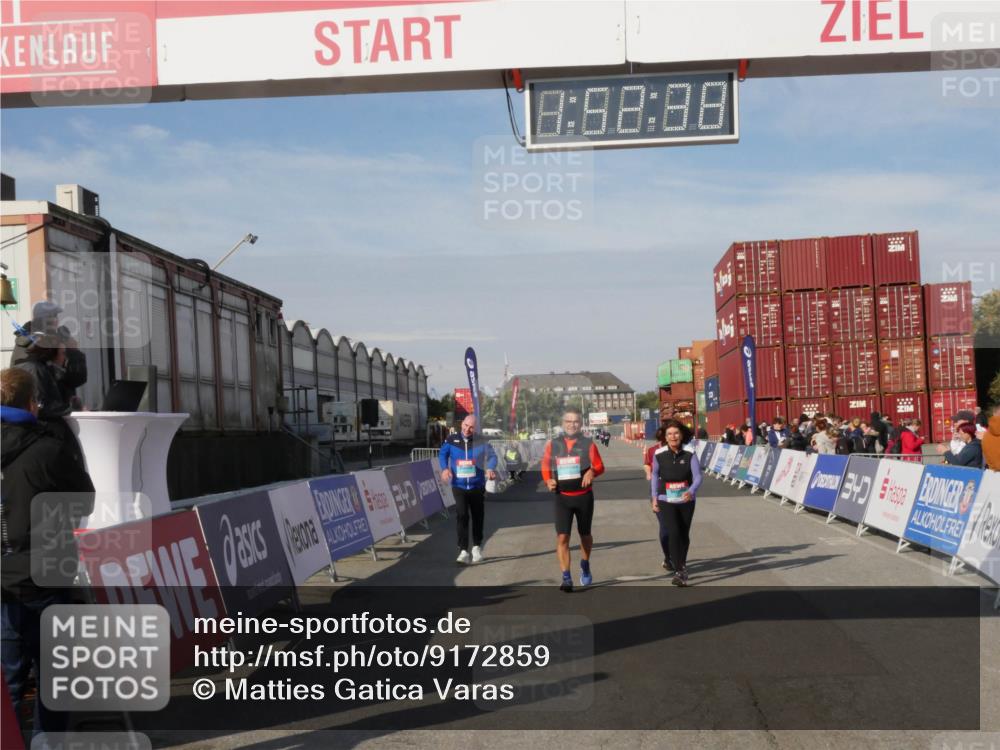 03.10.2025 - Köhlbrandbrückenlauf Matties Gatica Varas http://msf.ph/oto/9172859 03.10.2025 10:52:40 Ziel 2132, 2357, 2490, 2623 meine-sportfotos.de