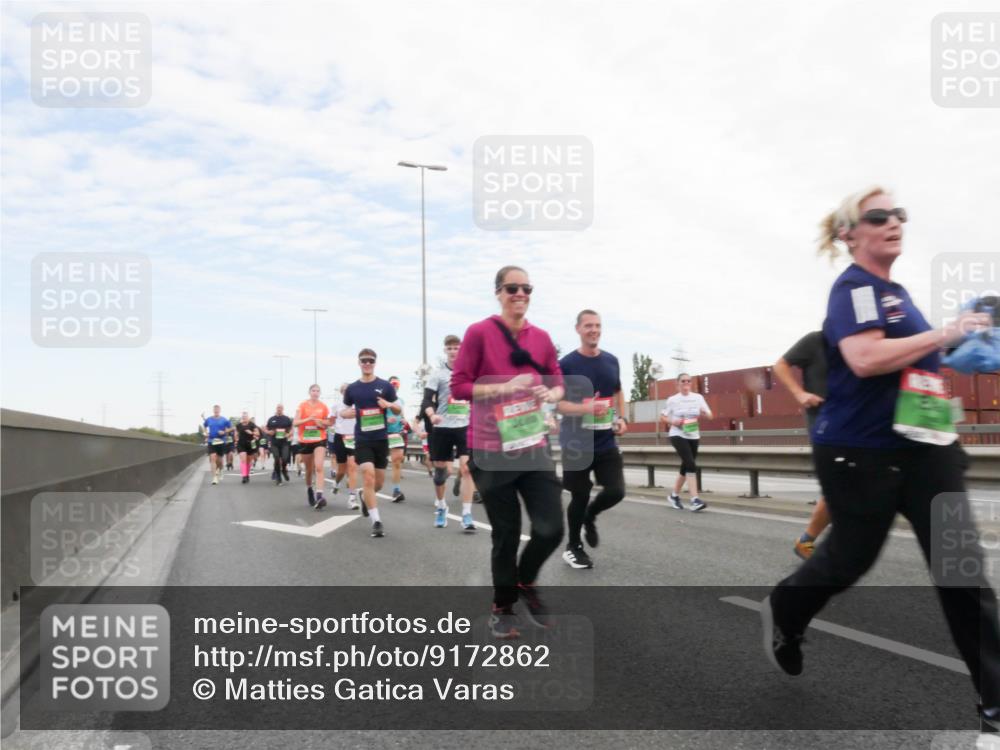 03.10.2025 - Köhlbrandbrückenlauf Matties Gatica Varas http://msf.ph/oto/9172862 03.10.2025 15:22:39 Position 3  meine-sportfotos.de