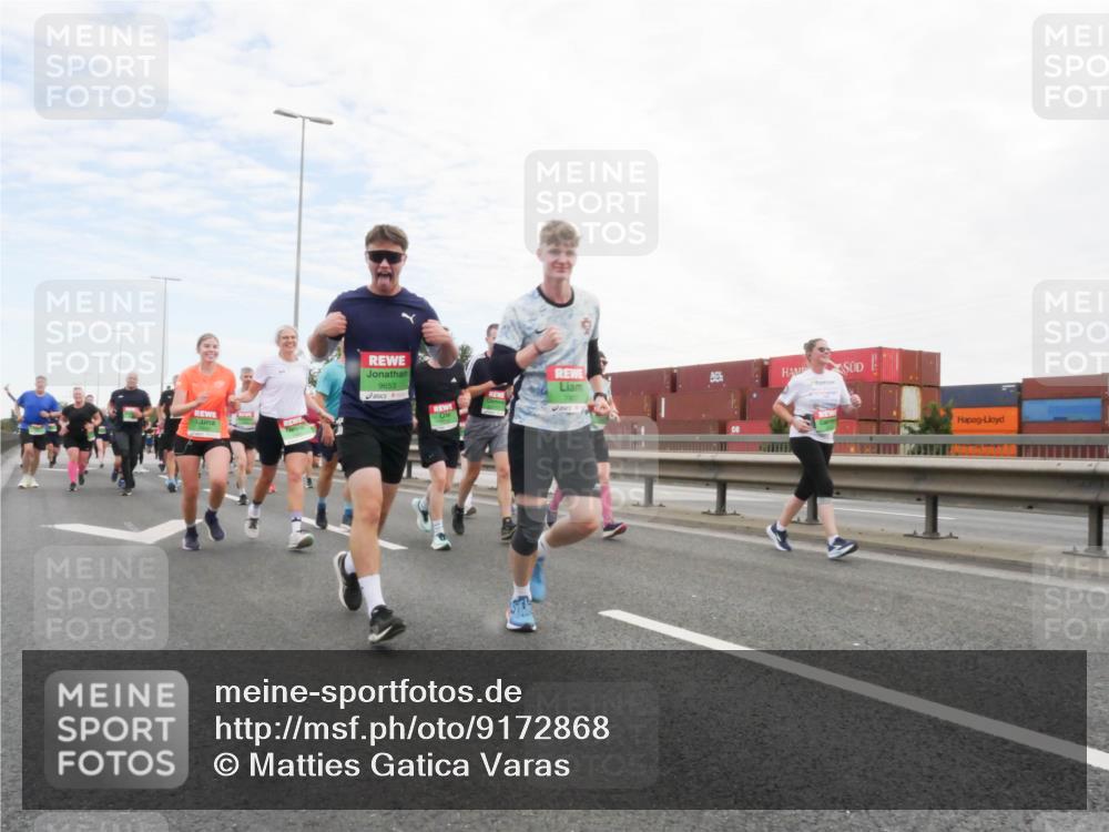 03.10.2025 - Köhlbrandbrückenlauf Matties Gatica Varas http://msf.ph/oto/9172868 03.10.2025 15:22:40 Position 3 1, 9653 meine-sportfotos.de