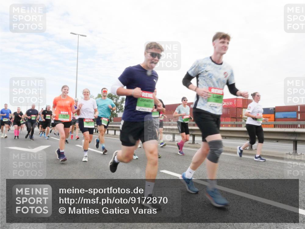 03.10.2025 - Köhlbrandbrückenlauf Matties Gatica Varas http://msf.ph/oto/9172870 03.10.2025 15:22:41 Position 3 9683 meine-sportfotos.de