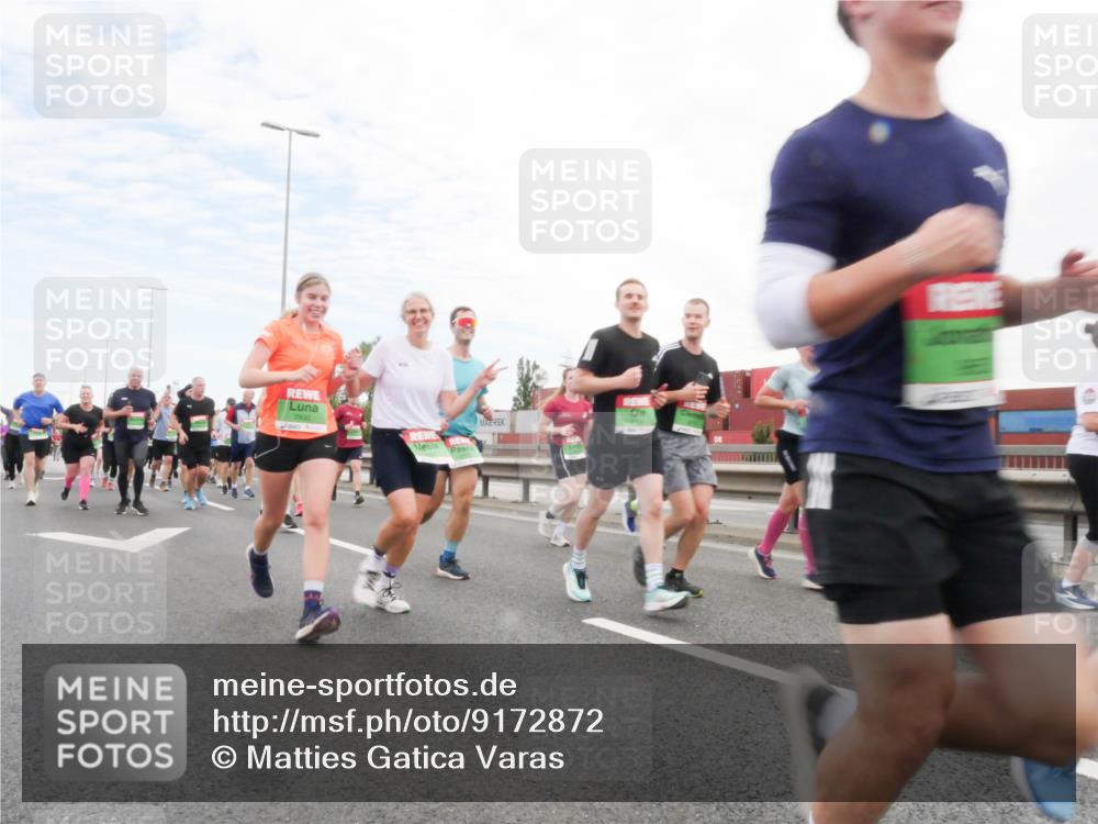 03.10.2025 - Köhlbrandbrückenlauf Matties Gatica Varas http://msf.ph/oto/9172872 03.10.2025 15:22:41 Position 3  meine-sportfotos.de