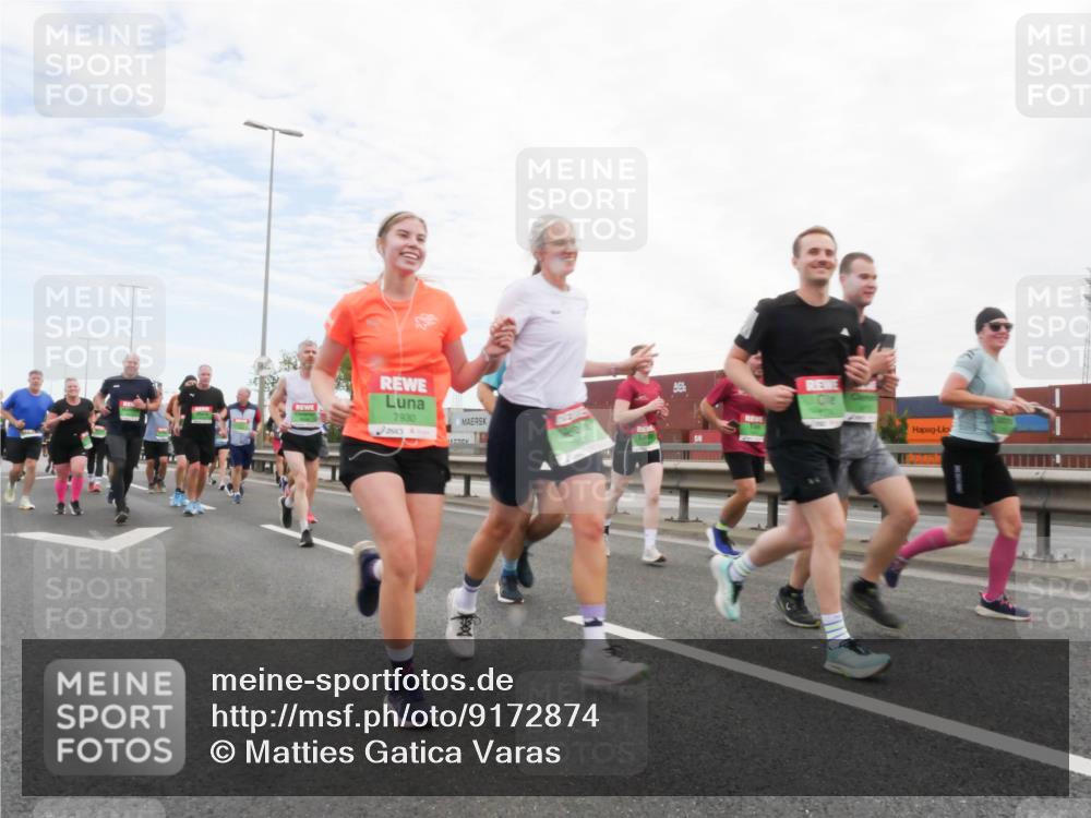 03.10.2025 - Köhlbrandbrückenlauf Matties Gatica Varas http://msf.ph/oto/9172874 03.10.2025 15:22:42 Position 3 7930 meine-sportfotos.de