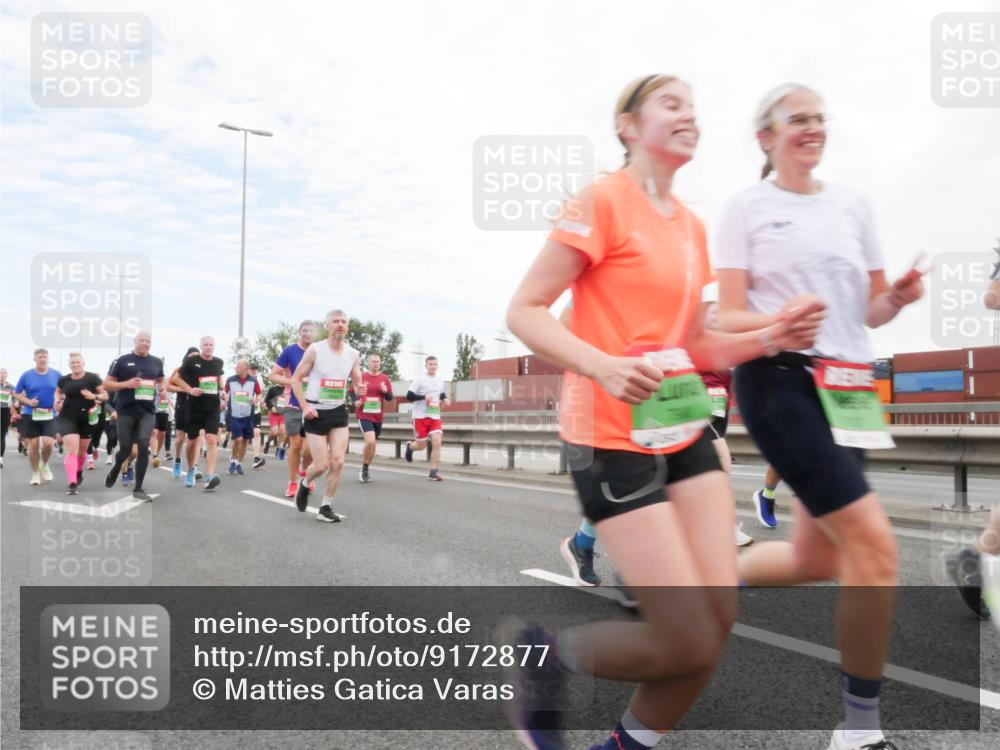 03.10.2025 - Köhlbrandbrückenlauf Matties Gatica Varas http://msf.ph/oto/9172877 03.10.2025 15:22:42 Position 3  meine-sportfotos.de