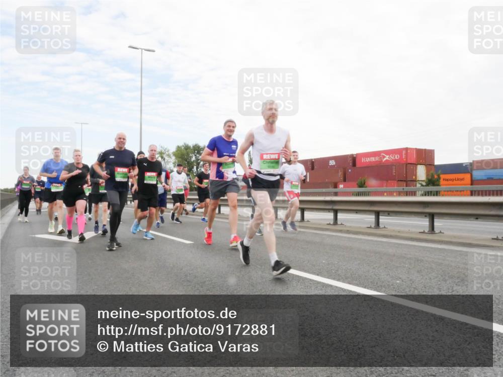 03.10.2025 - Köhlbrandbrückenlauf Matties Gatica Varas http://msf.ph/oto/9172881 03.10.2025 15:22:43 Position 3  meine-sportfotos.de