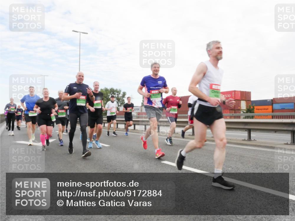 03.10.2025 - Köhlbrandbrückenlauf Matties Gatica Varas http://msf.ph/oto/9172884 03.10.2025 15:22:44 Position 3  meine-sportfotos.de