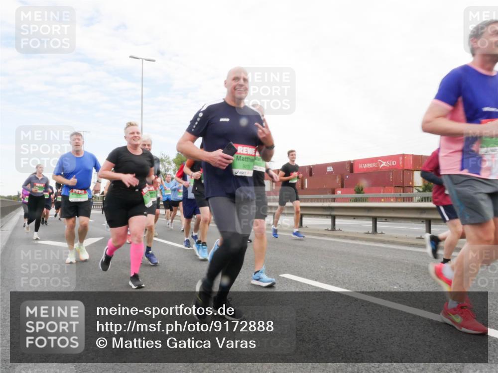 03.10.2025 - Köhlbrandbrückenlauf Matties Gatica Varas http://msf.ph/oto/9172888 03.10.2025 15:22:45 Position 3 9270 meine-sportfotos.de