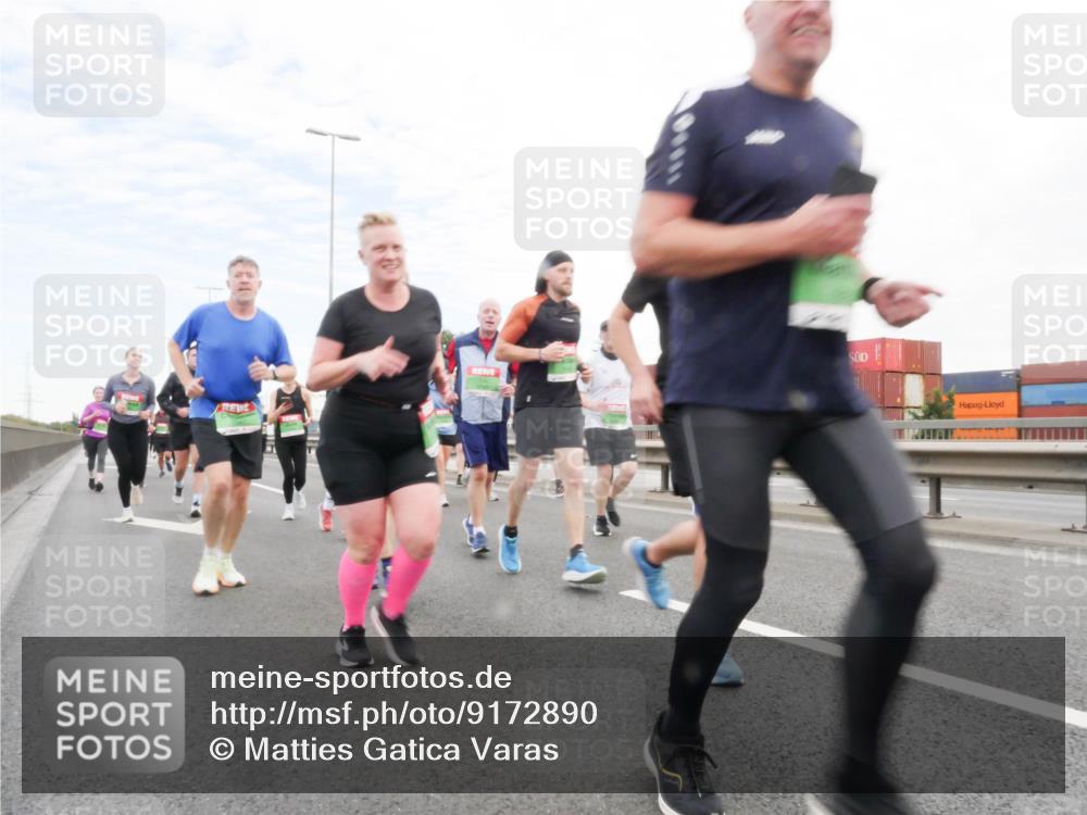 03.10.2025 - Köhlbrandbrückenlauf Matties Gatica Varas http://msf.ph/oto/9172890 03.10.2025 15:22:45 Position 3  meine-sportfotos.de