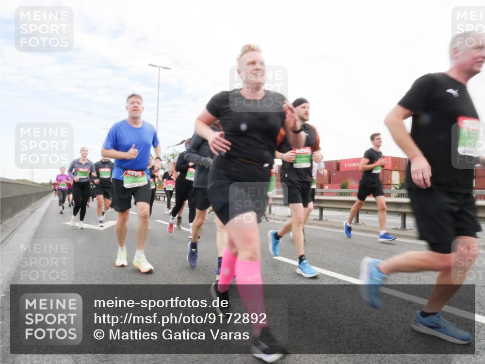 03.10.2025 - Köhlbrandbrückenlauf Matties Gatica Varas http://msf.ph/oto/9172892 03.10.2025 15:22:45 Position 3  meine-sportfotos.de