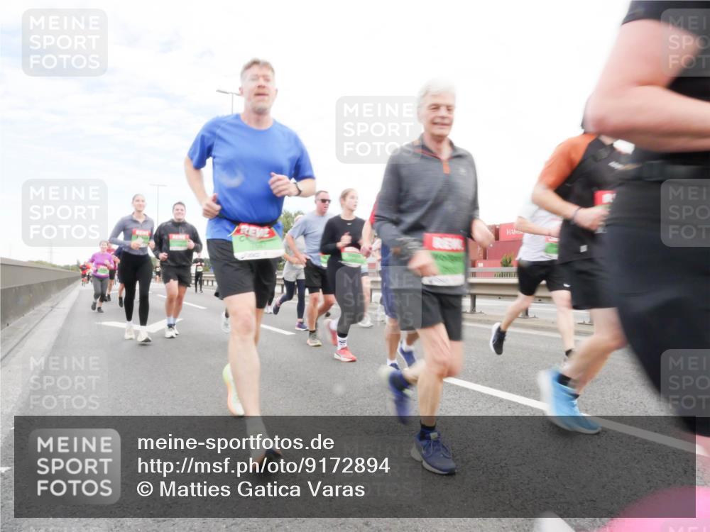 03.10.2025 - Köhlbrandbrückenlauf Matties Gatica Varas http://msf.ph/oto/9172894 03.10.2025 15:22:46 Position 3  meine-sportfotos.de