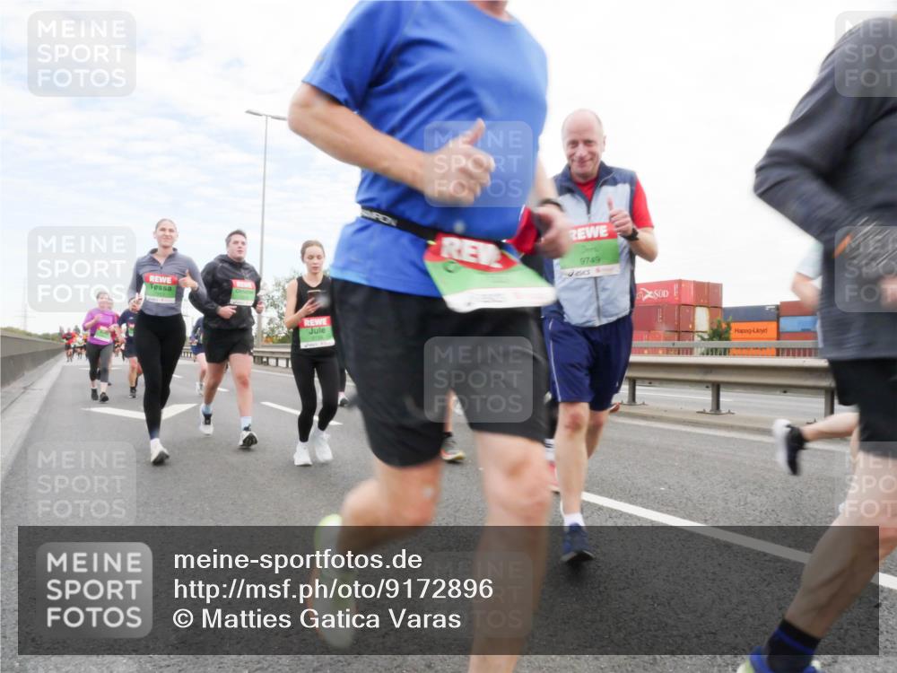 03.10.2025 - Köhlbrandbrückenlauf Matties Gatica Varas http://msf.ph/oto/9172896 03.10.2025 15:22:46 Position 3 9749 meine-sportfotos.de