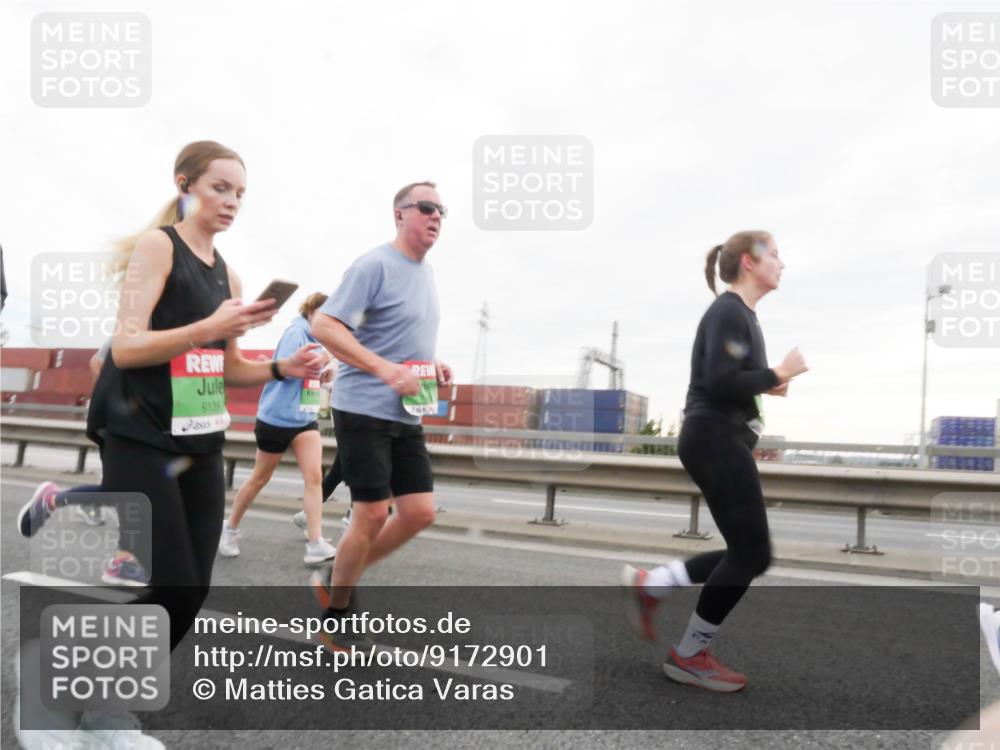 03.10.2025 - Köhlbrandbrückenlauf Matties Gatica Varas http://msf.ph/oto/9172901 03.10.2025 15:22:47 Position 3 9138 meine-sportfotos.de